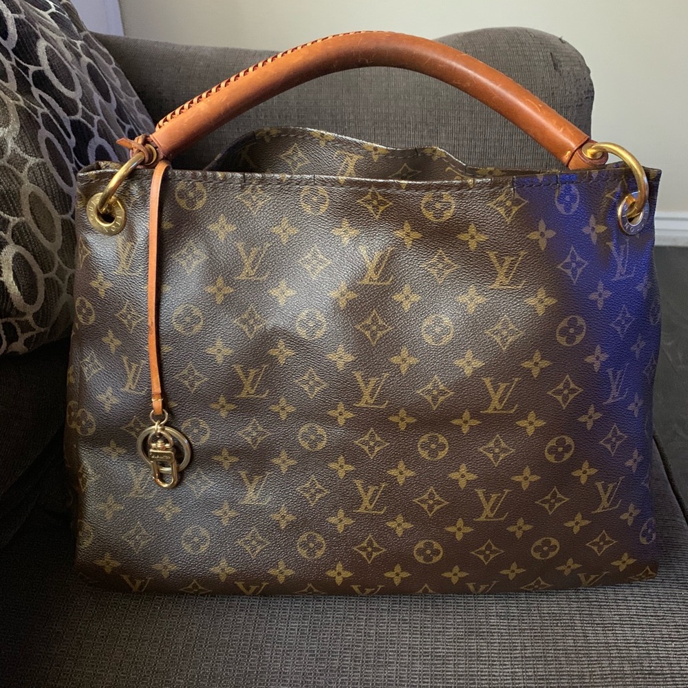 Louis Vuitton Artsy MM